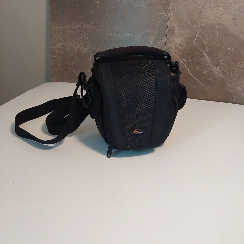 Lowepro Edit 100 Camera Bag Black w/Shoulder Strap